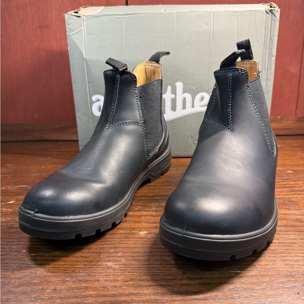 Aquatherm Women’s Black Chelsea  Boots Size 10 US